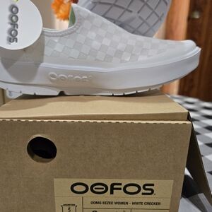 OOFOS Women's White Checker Sneakers it’s been worn a few times no box